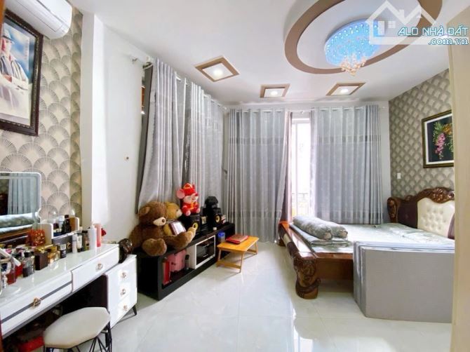 Lô Góc - 4 Tầng - 100m2 - Cạnh TT Quận 7 - Xe Hơi Đổ Cửa - Nhỉnh 10 Tỷ - 5