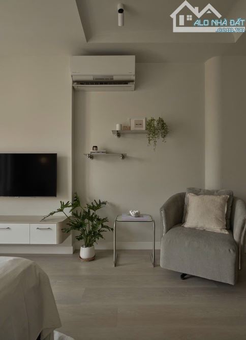 CĂN HỘ TÁCH BẾP LUXURY FULL NỘI THẤT BAN CÔNG CỰC ĐẸP Ở QUẬN 1 - 5