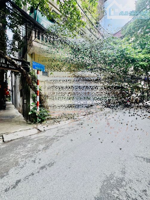 Bán nhà phố Vũ Hữu, 34m2, 4 tầng, nhà dân xây, sổ đẹp, cách vài bước chân ô tô đỗ giá 7.9t - 5