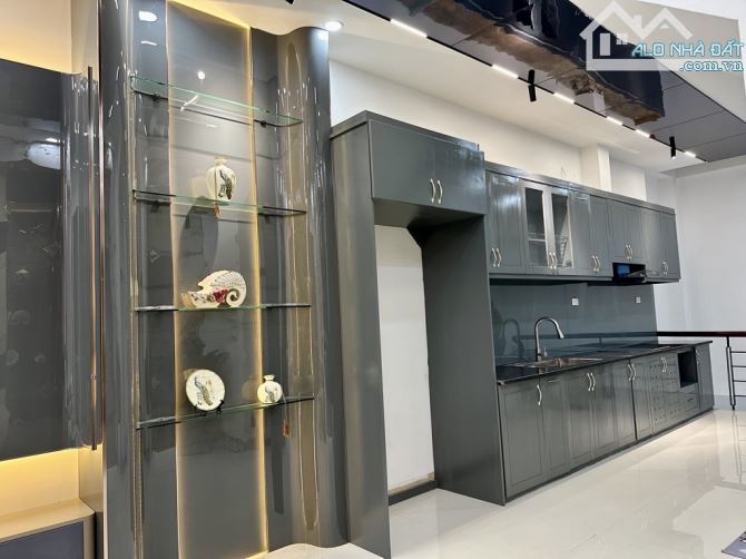 🔥 MẶT PHỐ CỰC HIẾM – 5 TẦNG SIÊU ĐẸP – VỈA HÈ RỘNG ĐÁ BÓNG – 45m² – 17.9 TỶ 🔥 - 5