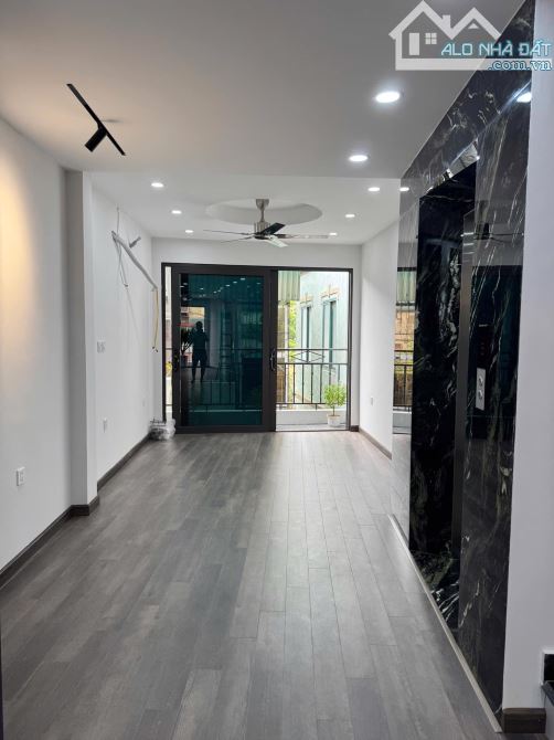 Bán nhà ngõ 199 Lò Đúc, DT 60m, 7 tầng mới, thang máy, MT 3.5m, giá 16.35 tỷ.