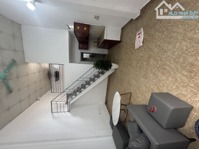 BÁN ĐẤT TẶNG NHÀ C4*THẠCHBÍCH,THANH OAI*,NGÕ 3 GÁC,SÁT CHỢ ĐẦU MỐI PHIA NAM,GIÁ CHỈ 3,3Ty - 6