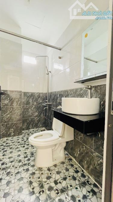 Đường Trần Thị Năm, Quận 12, hẻm 6m, 4.5x15m, 5 Tầng, 5.x tỷ - 8