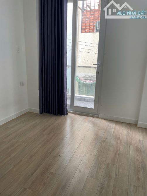 Bán nhà đường An Dương Vương P.4 Quận 5 – Nay là Phường Chợ Quán : -	Diện tích 3m x 7m - 6