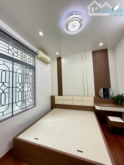 Giá rẻ sốc! Bán nhà Gốc Đề, vài bước ra phố, dân xây KCBT,  30m2, giá 6.2 tỷ - 6