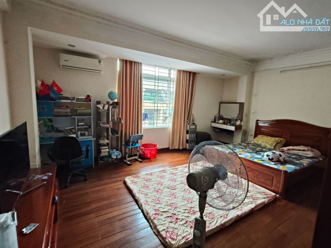 - Bán Nhà, Hoàng Đạo Thành. Khu phân Lô,  100m - chỉ 29.9tỷ - 6