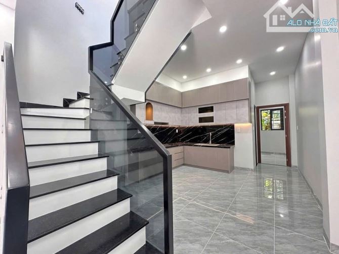 Nhà ngộp, vị trí mặt tiền kinh doanh, đường 8m, 100m2 sổ riêng ODT, 2tỷ150. - 6