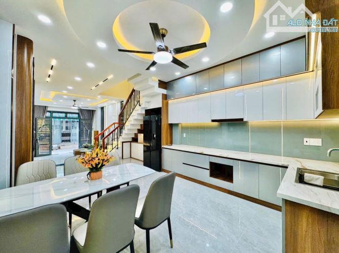 ĐỊNH CƯ CẦN BÁN CĂN NHÀ TRẦN QUANG DIỆU,PHƯỜNG 14, QUẬN 3, GIÁ:5,58TỶ/63M2 (4,5x14) - SHR - 6