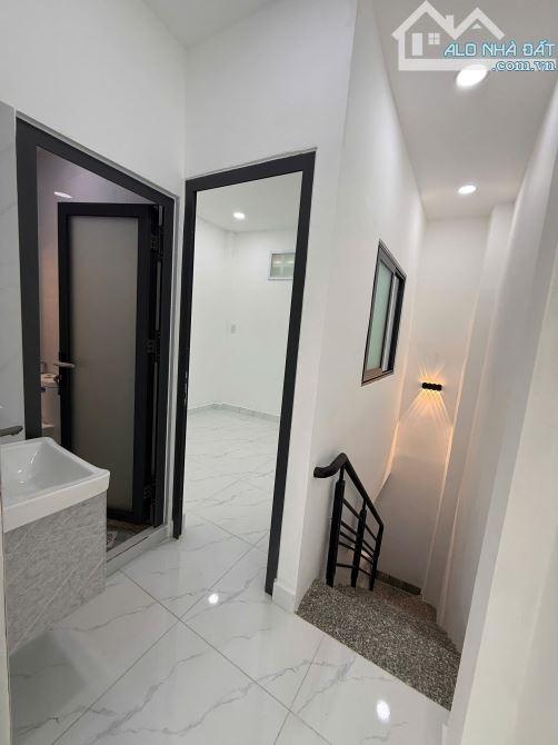 NHÀ MỚI 1 LẦU MỚI TINH ĐỐI DIỆN CHỢ BÌNH TIÊN Q.6 - 6
