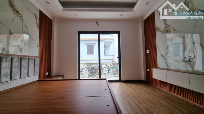 Nhà Phố Tư Đình 30m, 6 tầng,thang máy, nằm trong tổ hợp nhà sang trọng. Ngõ  ô tô tránh - 6