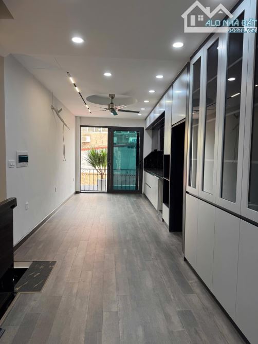 Bán nhà ngõ 199 Lò Đúc, DT 60m, 7 tầng mới, thang máy, MT 3.5m, giá 16.35 tỷ.