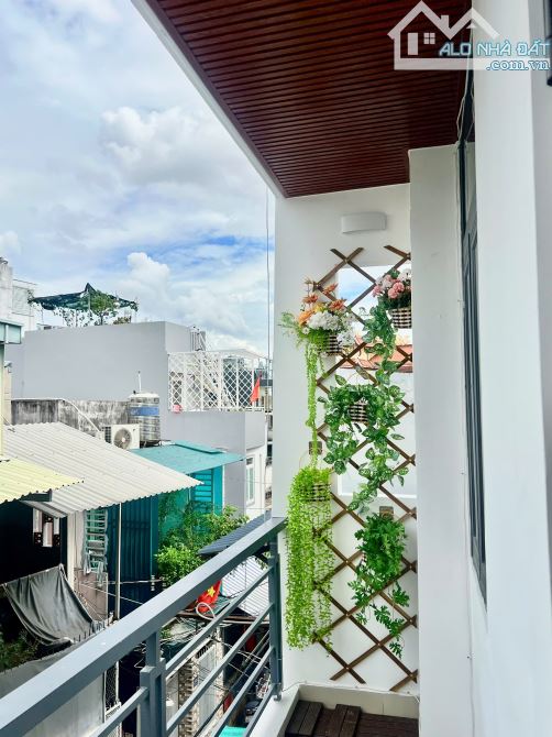 BÁN TOÀ NHÀ 5 TẦNG NHỈNH 8 TỶ TẠI PHAN XÍCH LONG - 200M² - 3PN,4WC - BANK CHO VAY 5 - 7