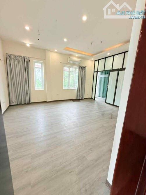 * * *LÔ GÓC - KINH DOANH VP - THANG MÁY - NHÀ ĐẸP VỊ TRÍ SIÊU VIP MẶT TIỀN LỚN  Biệt thự - 7