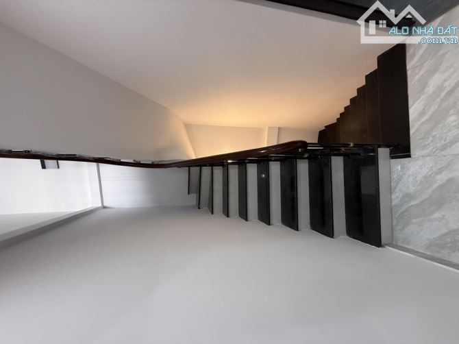 Hơn 5 tỷ- Đống đa- Nhà xây mới 20m*5 tầng, gần ô tô - 7