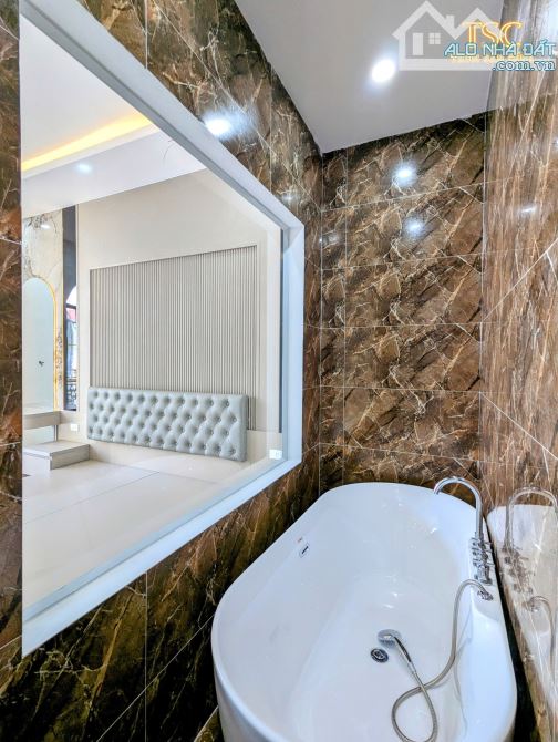 Nhà đẹp thang máy 5 tầng xây mới mặt đường Tô Vũ 193 Văn Cao - 7