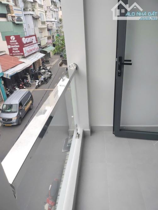Nhà bán: đường Nhật tảo. Q10. DTSD 30m2. 3 tầng. Giá 10,8 tỷ - 7