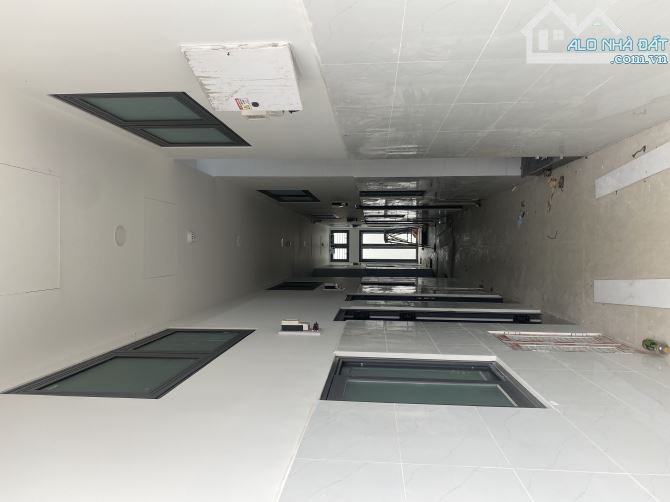 Bán toà Căn Hộ Dịch Vụ DT 370m2 ngang 8m 2MT trước sau sát đường Lê Văn Việt - 7