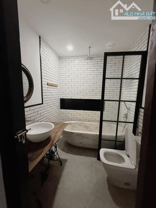 Cho thuê nhà 2 tầng, mặt tiền đường Bàu Hạc 3, Thạc Gián, Thanh Khê. DT 65m2. Giá 17 triệu - 7