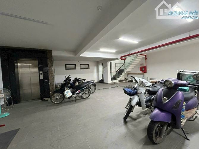 Cho thuê tòa nhà mới đẹp tổng diện tích 1300m2 góc 2 mặt tiền đường Nguyễn Ái Quốc - 7