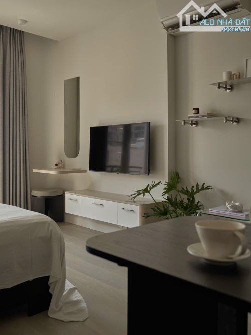 CĂN HỘ TÁCH BẾP LUXURY FULL NỘI THẤT BAN CÔNG CỰC ĐẸP Ở QUẬN 1 - 7