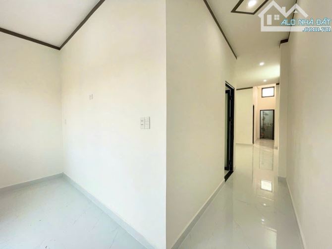 Nhà 1 trệt 1 lầu siêu đẹp ngay vòng xoay cổng 11 - phường Phước Tân. - 8
