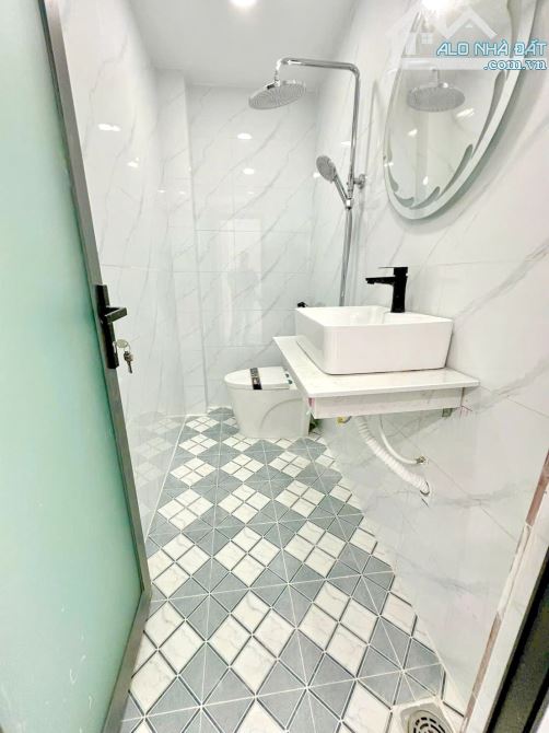 Bán nhà 2 lầu hẻm 90 Âu Dương Lân P. Chánh Hưng Quận 8 - 8