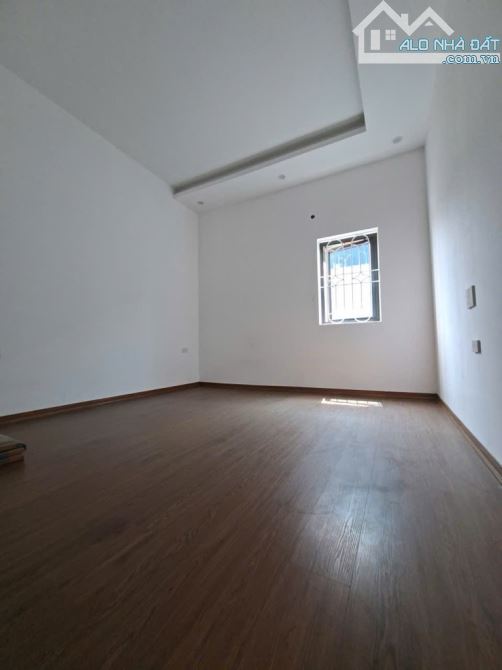 Giá H.IẾM phố Thanh Am 60m2- 4 phòng ngủ- 6.6 tỷ, dân xây chắc chắn,gần phố Nam Đuống - 8