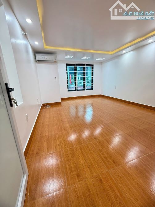 Siêu phẩm Lê Lai nhà mặt ngõ kinh doanh buôn bán ô tô đỗ cửa - 8