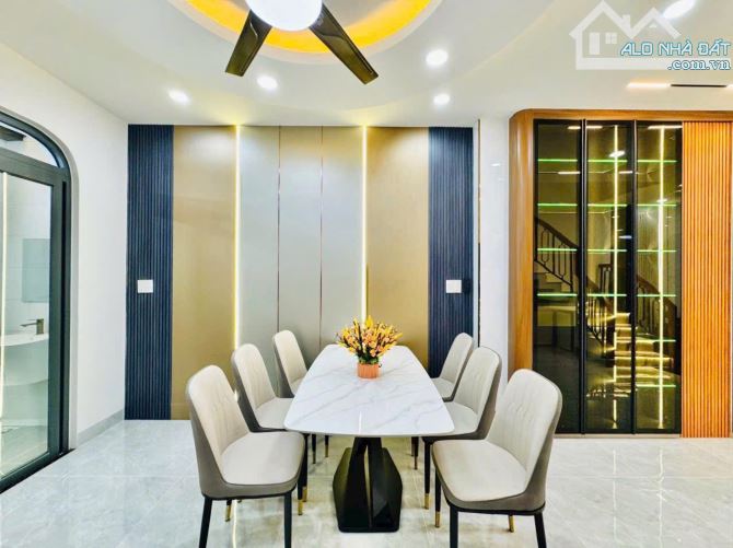 ĐỊNH CƯ CẦN BÁN CĂN NHÀ TRẦN QUANG DIỆU,PHƯỜNG 14, QUẬN 3, GIÁ:5,58TỶ/63M2 (4,5x14) - SHR - 8