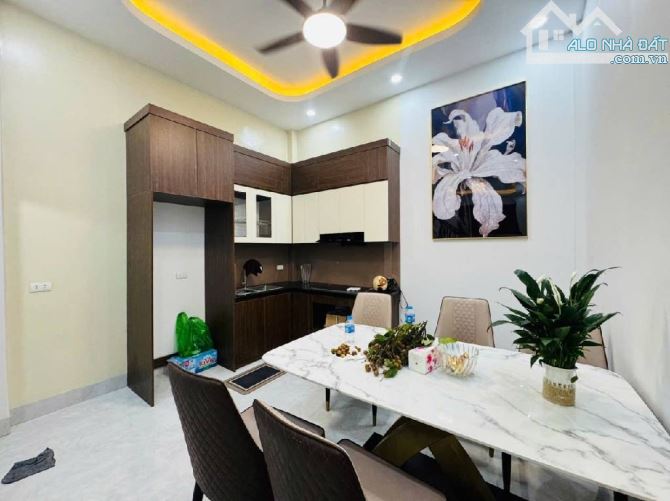 Đống đa - ngõ thông 30m ra phố - 4 tầng 48m2 -ô tô đỗ cửa - 9