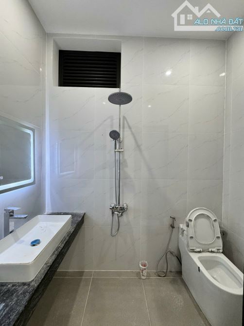 CĂN HOMESTAY CÁCH BIỂN 300M DUY NHẤT MỚI ĐẸP,GIÁ CHỈ 9TY8 CHO GẦN 100M2 NGANG 5M VUÔNG VẮN - 9