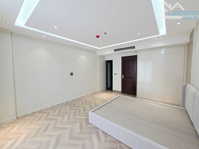 7 tầng thang máy xây mới Hoàng Quốc Việt oto tránh vỉa hè, 20m ra Phố, 60m2. Giá 31 tỷ - 9