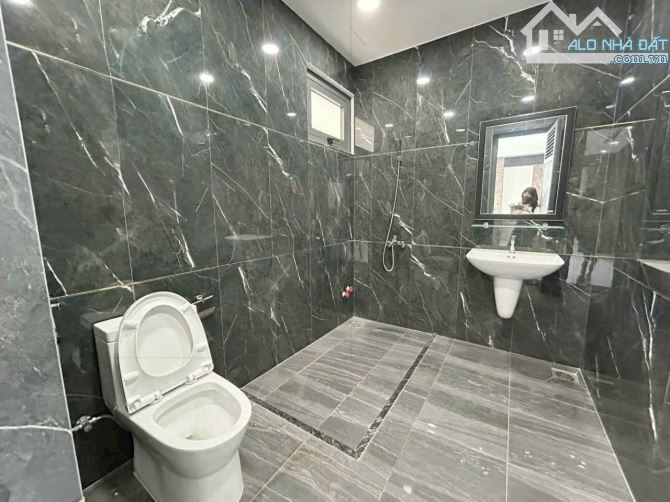Cho thuê tòa nhà mới đẹp tổng diện tích 1300m2 góc 2 mặt tiền đường Nguyễn Ái Quốc - 9