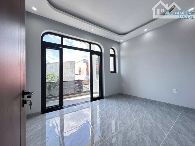 Nhà ngộp, vị trí mặt tiền kinh doanh, đường 8m, 100m2 sổ riêng ODT, 2tỷ150. - 9