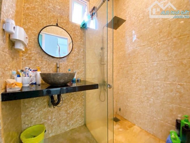 Lô Góc - 4 Tầng - 100m2 - Cạnh TT Quận 7 - Xe Hơi Đổ Cửa - Nhỉnh 10 Tỷ - 9