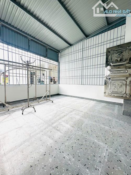 Nhà 90m2- 3 tầng full nội thất Thiên Lôi, vị trí gần ngay AEON, đường rộng 15m, vỉa hè 5m - 9