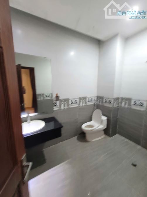 Bán nhà 1 trệt 3 lầu MT đường Hai Bà Trưng p.Đông Hòa Tp.Dĩ An chỉ 12ty TL M7650 - 9