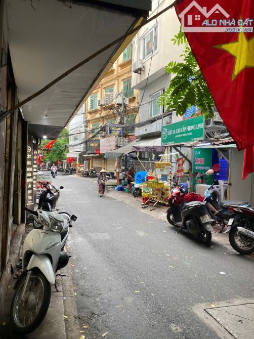 ĐÊ LA THÀNH - ĐỐNG ĐA - NGÕ THÔNG - Ô TÔ CÁCH CHỈ 15M - TẦNG 2 ĐUA 42M2 - 6 TẦNG - MT 4.2M - 9
