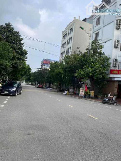 😁😁 Phạm Ngũ lão nhìn vườn hoa cần bán   🍒Diện tích 81m  ⚓️Mt 4,5 m 📍Hướng Đông Bắc  😍