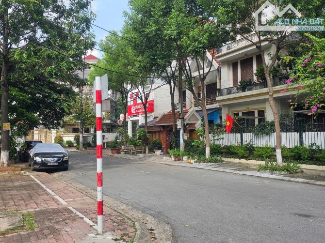 Bán đất phố hoàng ngân nhìn vườn hoa DT 172m, MT8m, Hướng TN&TB, Giá 25 tỷ