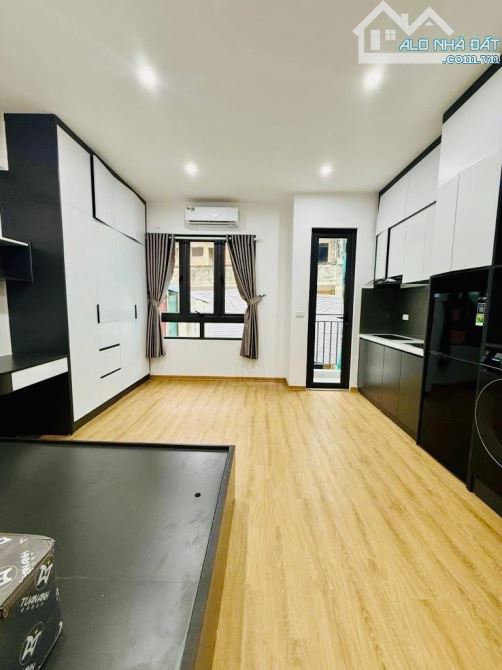 Bán toà CHDV chung cư mini Hào Nam , PCCC đầy đủ, 60m2 mới kính cong , ngõ ba gác thoải má