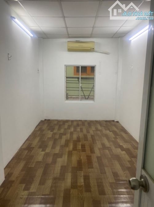 Hẻm Trần Hưng Đạo Q1 - Hoàn công đủ - 1 Trệt + 1 Lầu - Diện tích sàn 30m2 - Nhỉnh 3 tỷ