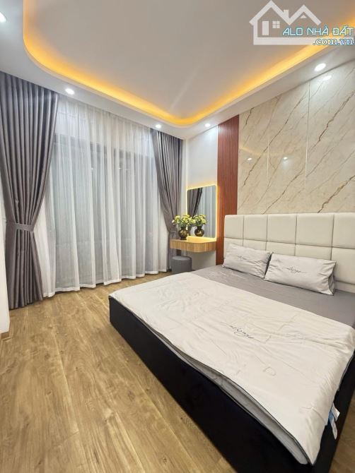 NGUYỄN PHÚC LAI-39/45M-5TẦNG THANG MÁY-NGÕ THÔG HOÀNG CẤU-20M RA PHỐ-GẦN HỒ-12.5TỶ