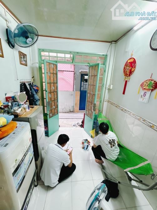 Nhà Bùi Viện Q1 nở hậu - Hẻm kinh doanh - 1 trệt 1 lầu - Diện tích 10.2m2