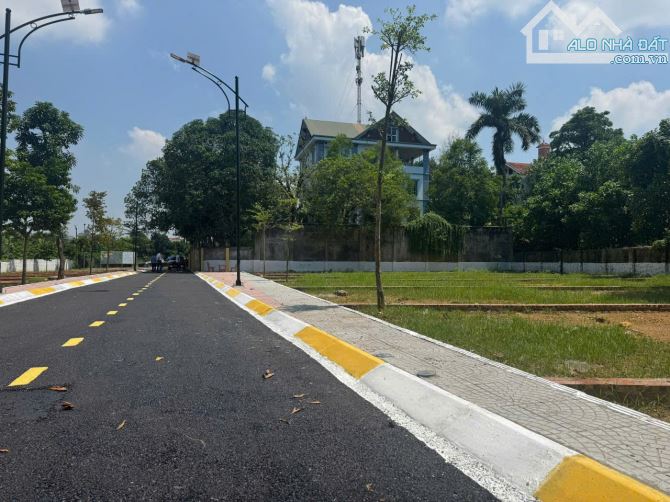BÁN ĐẤT LA GIÁN – CỔ ĐÔNG – SƠN TÂY 100M NHỈNH 3,5 TỶ, NGAY CẠNH NGÃ TƯ LỤC QUÂN