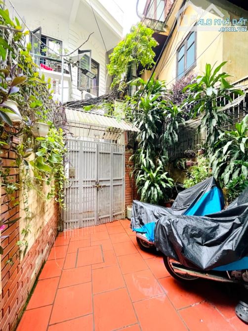 BÁN NHÀ HÀO NAM-32Mx4TẦNG-MẶT TIỀN 5.5M-NGÕ THÔNG-3MẶT THOÁNG-SỔ VUÔNG PHÂN LÔ-8 TỶ