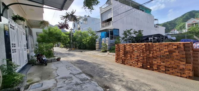 Đất TĐC Hòn Xện Vĩnh Hòa dt 92m2 đường 10m cách biển 500m
