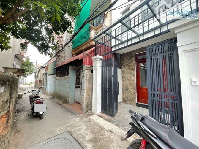 Bán nhà Thanh Am Long Biên hưởng tiện ích liền kề , 5 tầng mới đẹp long lanh chỉ 5.7 tỷ