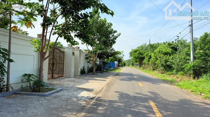 Đất Làm Nhà Vườn Gần Biển Mặt tiền đường Nguyễn Huệ- Đất Đỏ- BRVT ( xã Phước Hải- TPHCM)