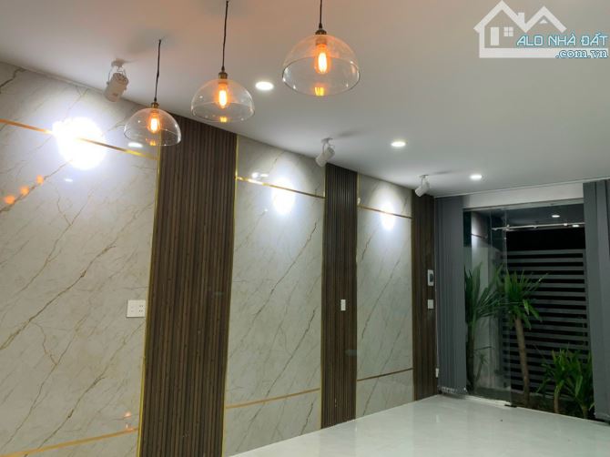 Bán nhà 1 trệt 1 lầu đang cho thuê mặt tiền đuờng Ngô Quyền,phuờng 1 tp Mỹ Tho